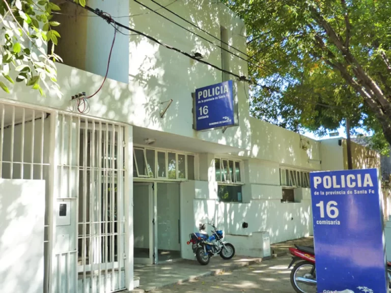Se fugaron 16 presos de una comisaría de Rosario: dos ya fueron recapturados