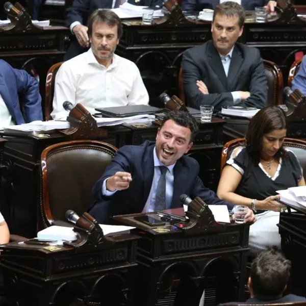 Se rompió la UCR en Diputados: 12 legisladores forman nuevo bloque opositor