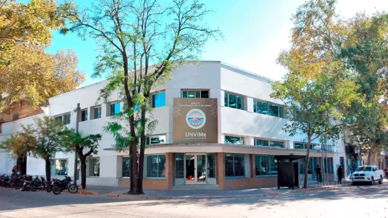 Sueldo por 100: Claudia Grando se defiende de graves acusaciones en la UNViMe