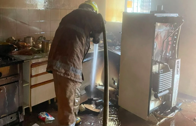 Explosión e incendio en una escuela rural de Quines: el feriado evitó una tragedia