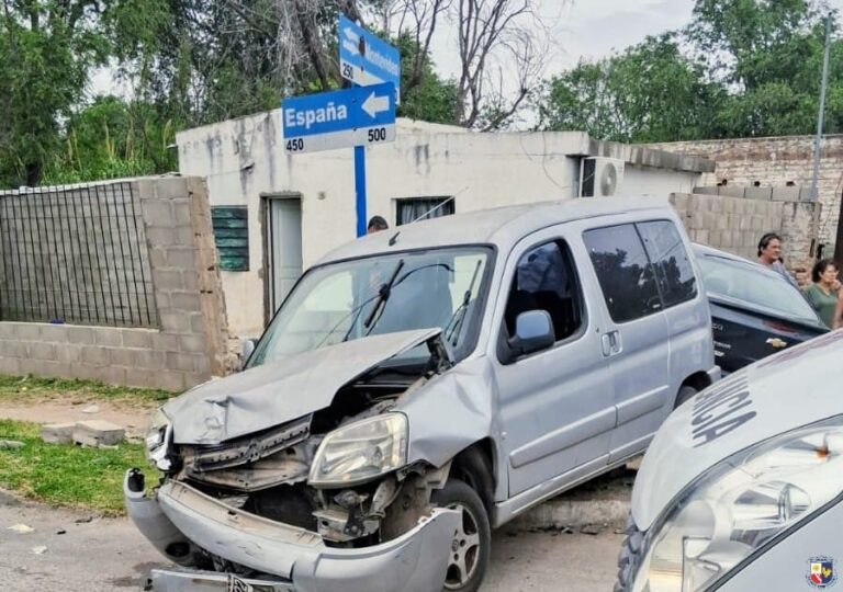 Dos mujeres fueron hospitalizadas tras un choque en Villa Mercedes