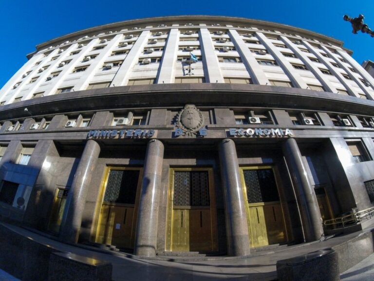 La deuda pública aumentó en U$S 96.042 millones durante 2024