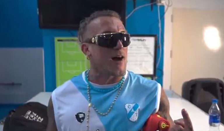 El Polaco cambia el micrófono por la pelota: su sueño en Temperley