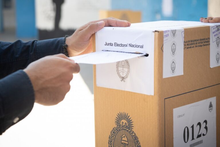Voto obligatorio vs. voluntario: ¿Qué sistema fortalece más la democracia argentina?