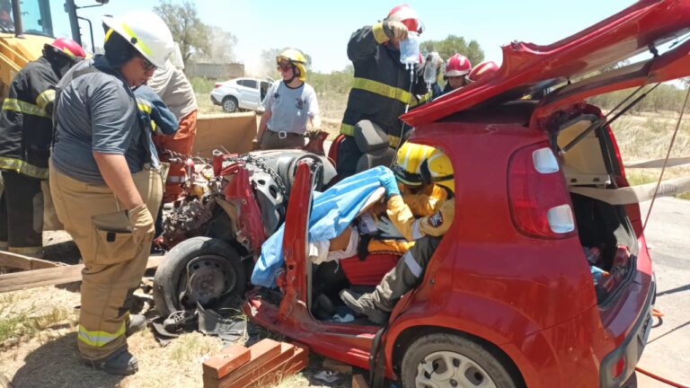 Impactante choque en la Ruta Nacional N°20 con varios heridos y rescates