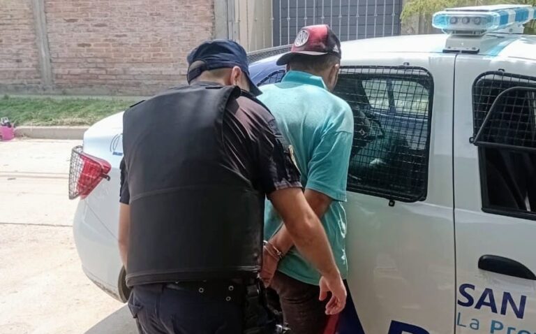 Villa Mercedes: Detuvieron a un joven por robar bebidas en una despensa