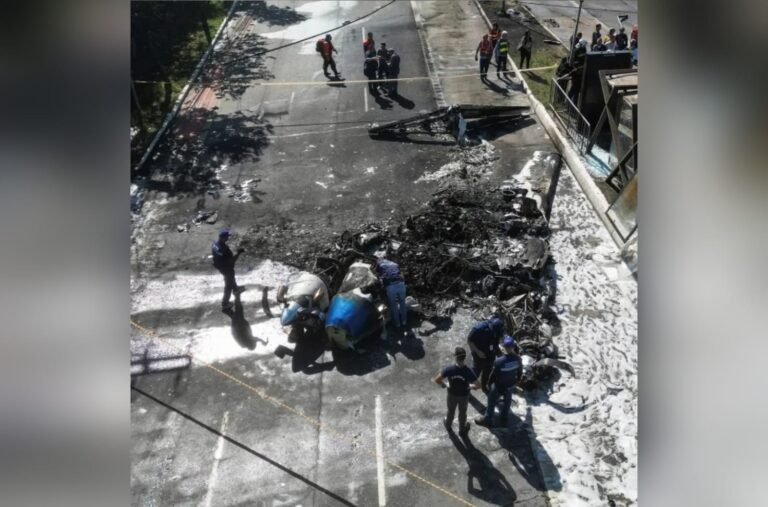 Tragedia aérea en San Pablo: Un avión se estrello en sobre una avenida y deja al menos dos muertos y siete heridos