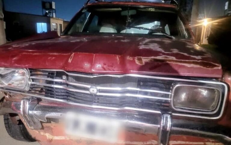 Detuvieron a un conductor ebrio que chocó un auto y huyó