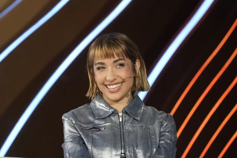 El blooper de María Becerra en una entrevista: “No vayan al baño porque lo reventé”