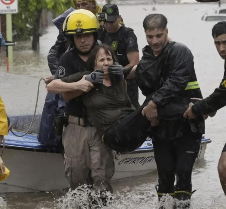 Tragedia en Bahía Blanca: 13 muertos y asistencia en las zonas críticas tras el temporal