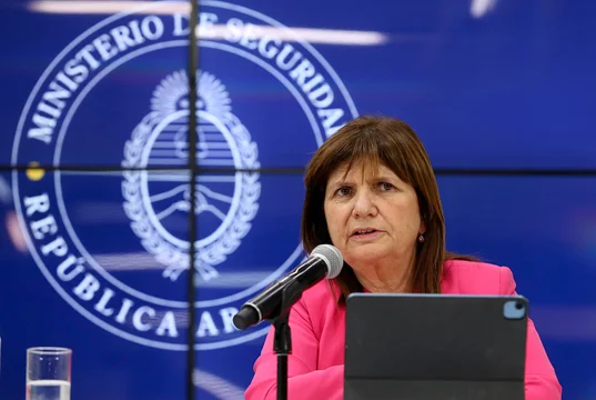 Patricia Bullrich impulsa la Ley Antibarras para combatir la violencia en el fútbol