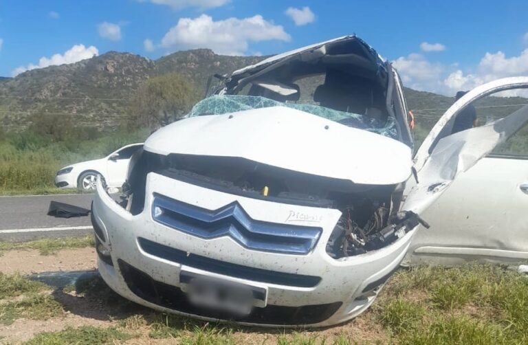 Dos heridos tras el vuelco de un auto en la ruta nacional 20
