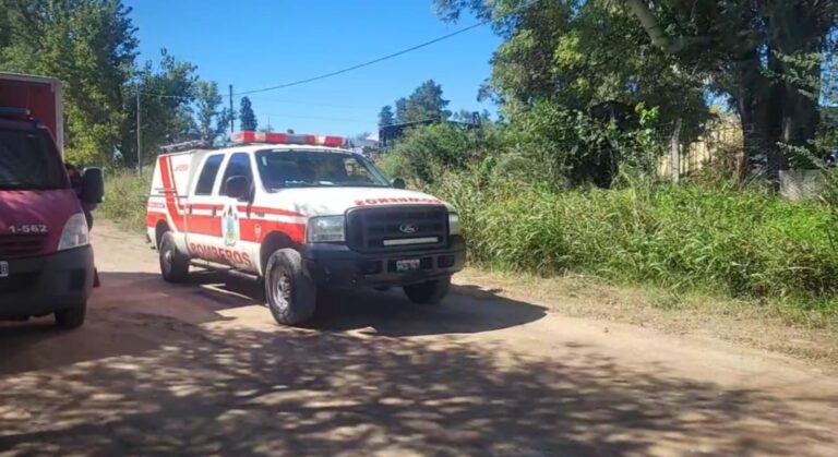 Urgente: Hallaron un vehículo incendiándose en Villa Mercedes, aparentemente hay una persona fallecida