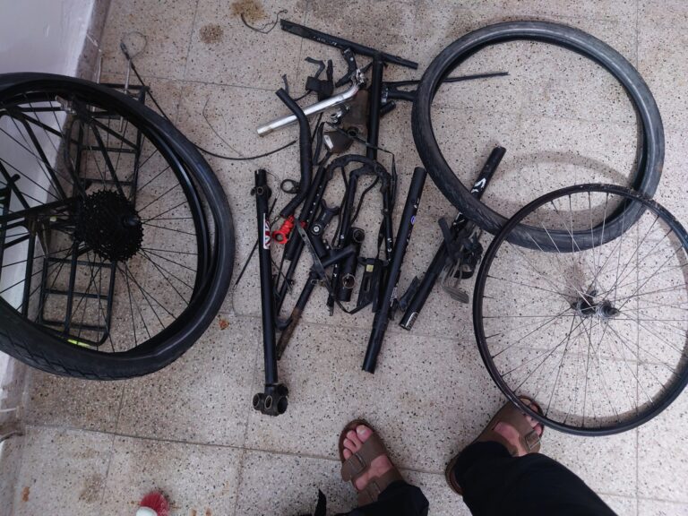 Recuperan en Villa Mercedes la bicicleta desarmada de un cicloviajero inglés