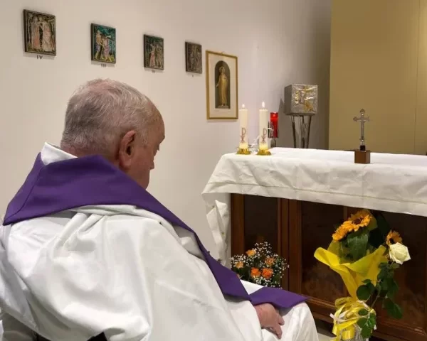 El Vaticano publico la primera imagen del Papa Francisco desde su internación