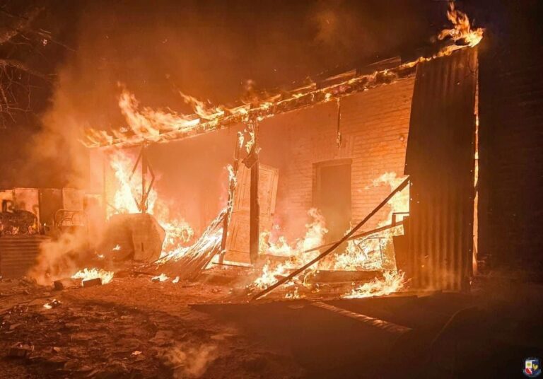 Incendio intencional en San Luis: una familia huye tras amenazas