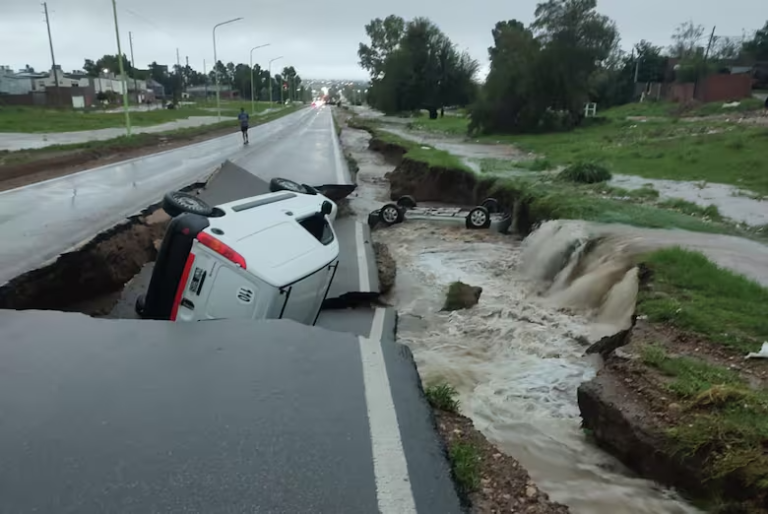 Bahía Blanca: Ya son seis muertos y cientos de evacuados por el temporal