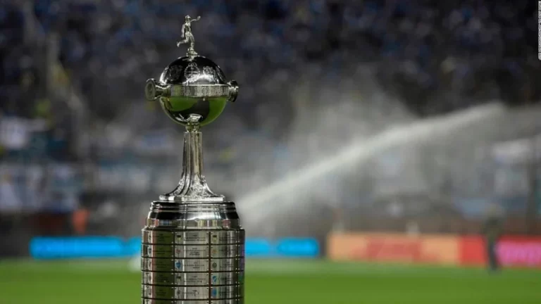 Se sortearon los grupos de la Copa Libertadores: River jugará en la altura y Estudiantes enfrentará al último campeón.