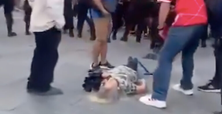 Repudio generalizado por agresión de un policía a una jubilada durante protesta en el Congreso