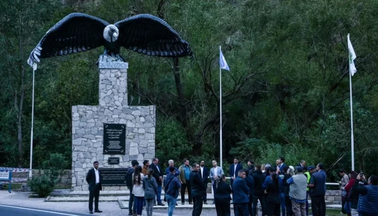 El Cóndor de Potrero volvió a su lugar tras ser restaurado