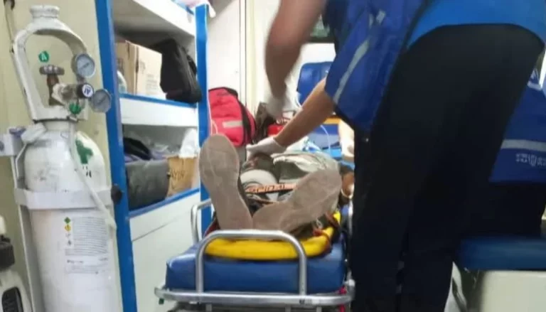 Murió un hombre tras caer de un poste mientras robaba cables en San Luis