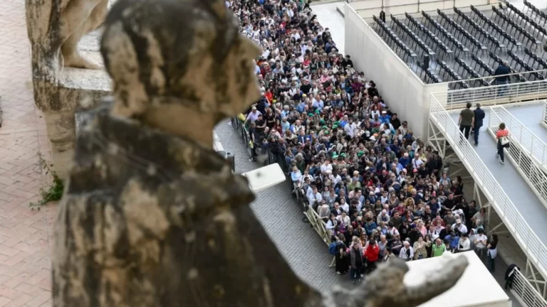 Multitudinario adiós al papa Francisco en la Basílica de San Pedro