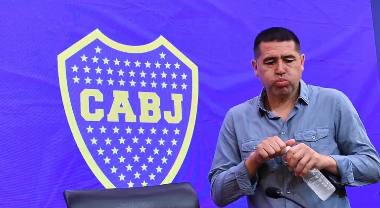 Riquelme tomó la decisión: nombró a Mariano Herrón como nuevo director técnico, al menos, hasta final del Torneo Apertura 2025.
