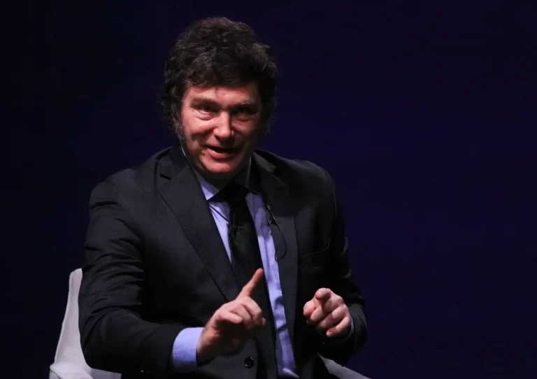 Milei intensifica sus críticas a la prensa y pidió “odiar” más a los periodistas