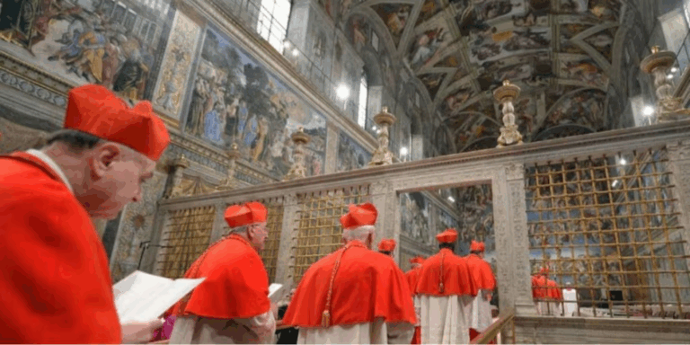 Elección del nuevo papa: por qué se perforan y se unen los votos del cónclave con aguja e hilo