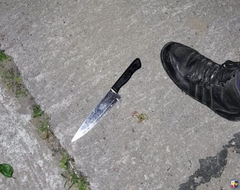 Violento disturbio entre adolescentes a la salida de una escuela en Villa Mercedes