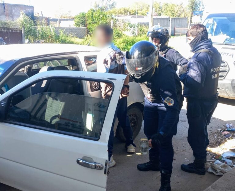 Detienen a un hombre por golpear a su pareja e intentar llevarse sus pertenencias