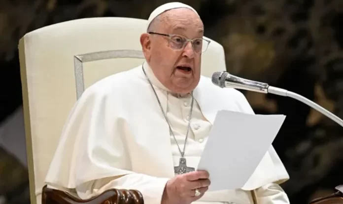 El Papa Francisco reapareció en el Domingo de Ramos, y pidió rezar por los más necesitados