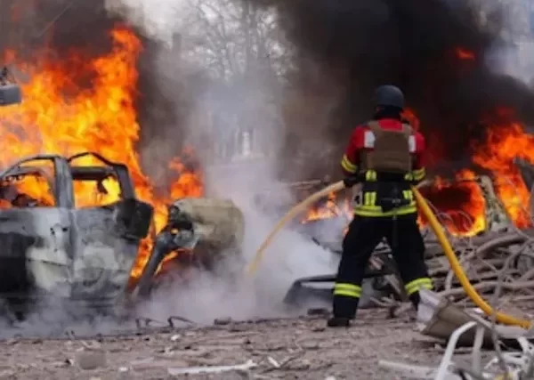 Ataque masivo de Rusia en el noreste de Ucrania: al menos 32 muertos y 84 heridos