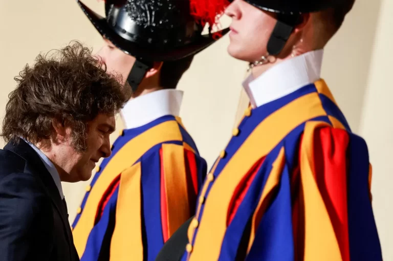 Javier Milei viajará a la ceremonia de asunción del papa León XIV