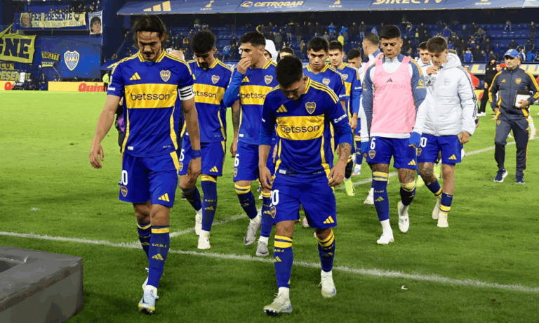 “¡Que se vayan todos!” explotó la Bombonera tras quedar eliminados ante Independiente