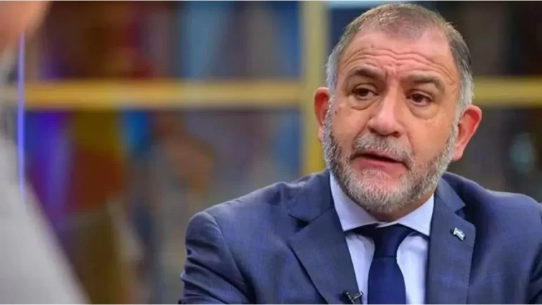 Luis Juez sufrió el robo de su celular mientras daba una entrevista en vivo