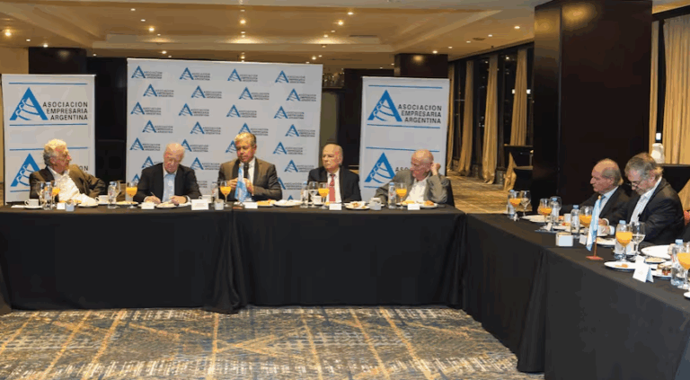 AEA recibió al gobernador de Neuquén y hablaron del futuro de Vaca Muerta