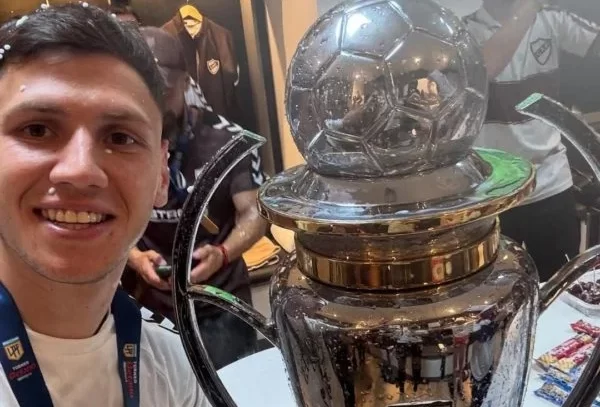 Enzo Roldán, el villamercedino que hizo historia con “Platense Campeón”
