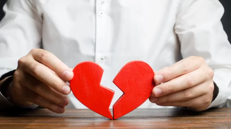 ¿Licencia por “corazón roto”? La tendencia global que llega a Argentina