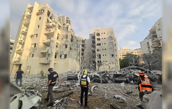 Irán bombardeó el sur israelí tras expirar el “alto al fuego total”