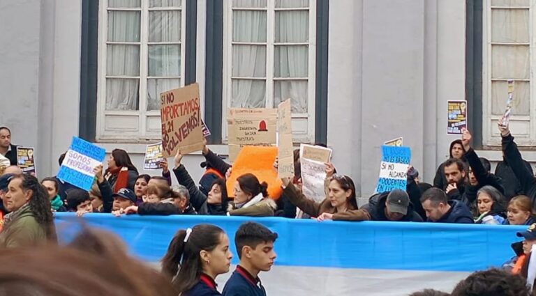 “No somos invisibles”: el fuerte reclamo docente al Gobierno por salarios que no cubren la inflación