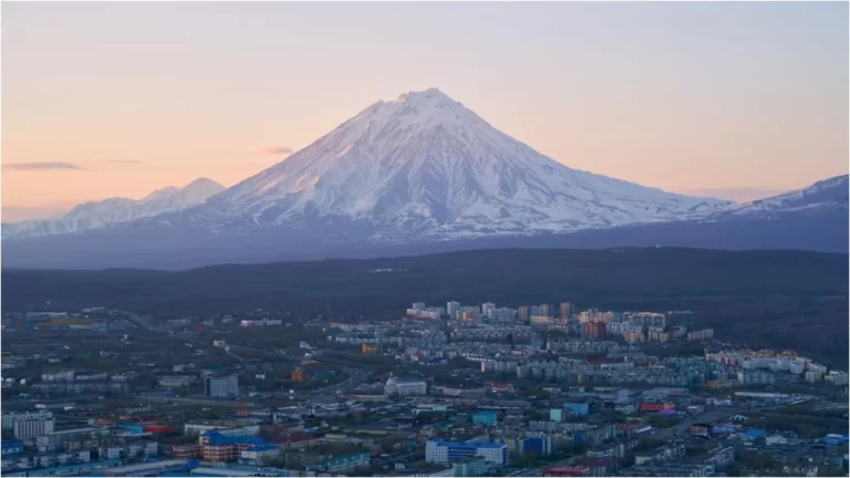 Rusia levanta alerta de tsunami tras terremoto de 8.8, el más fuerte en 70 años