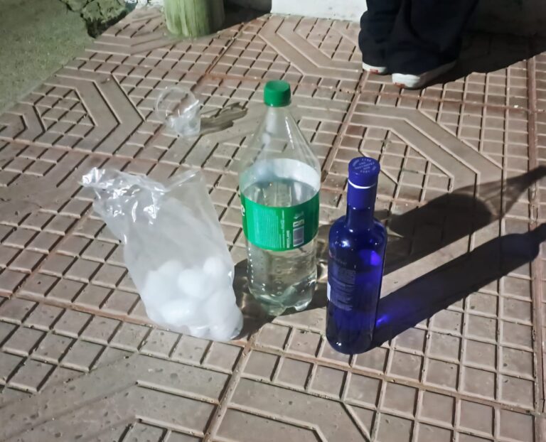 Tres chicos de 11 y 13 años de edad circulaban en la calle de madrugada con bebidas alcohólicas