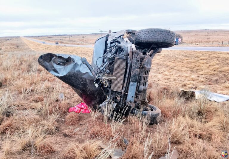 Cinco heridos tras un vuelco en la Ruta 188