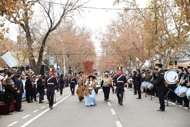 Villa Mercedes desbordó de patriotismo en el gran desfile del 9 de Julio