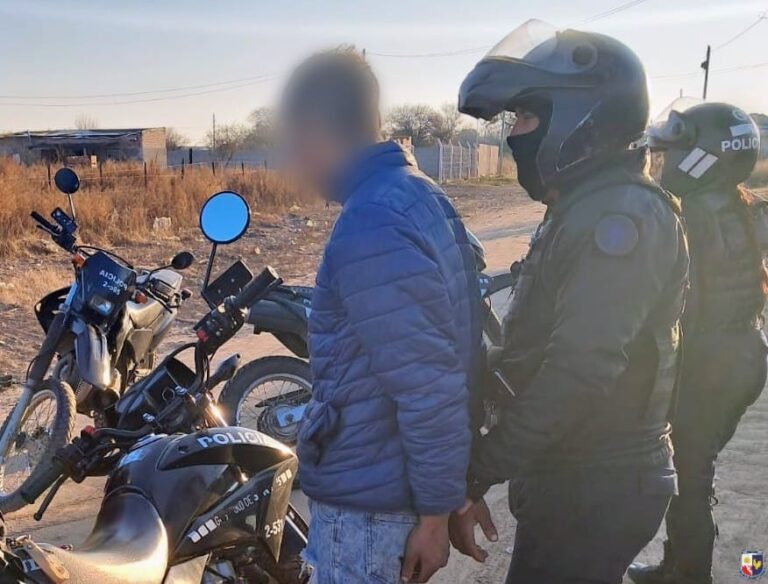 Intentó apuñalar a un policía en Villa Mercedes y terminó detenido