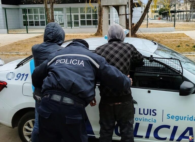 Villa Mercedes: quedaron detenidos por intentar robar reflectores de una vivienda