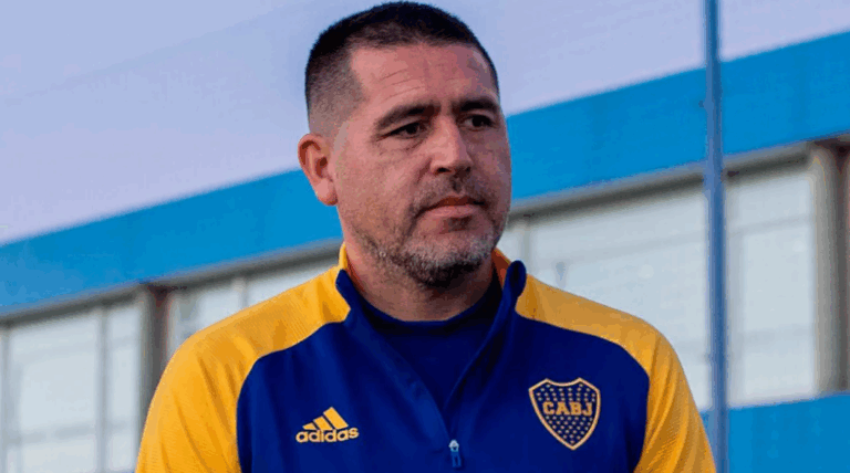 Banderazo en La Bombonera: crece el malestar con Riquelme