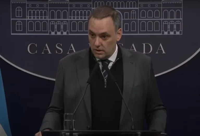 Reforma laboral: el Gobierno habló de cambios en la Ley de Empleo Público y Monotributo