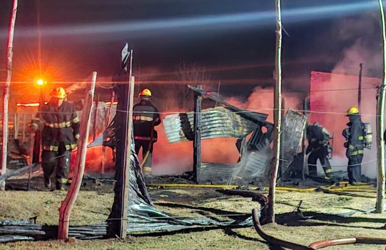 Villa Mercedes: Un incendio destruyó una vivienda en el barrio Eva Perón 3